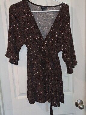 Torrid Brown Hearts V-Neck Wrap Top Size 1